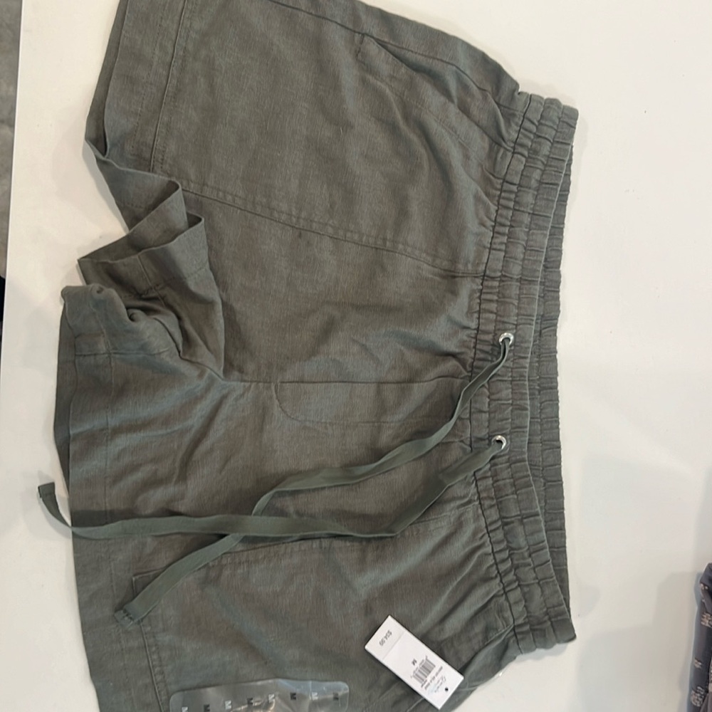 Gap New with tags gap linen shorts